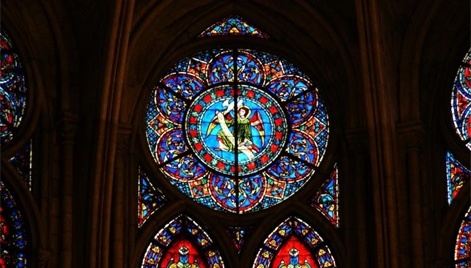 教堂玻璃花窗-建筑史上的艺术瑰宝