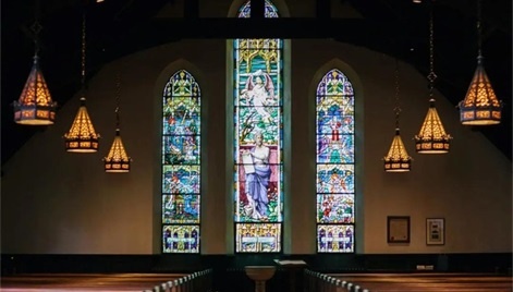 教堂彩绘玻璃花窗的历史与人文意义