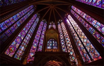 教堂玻璃彩绘的艺术之美